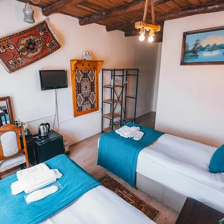 Turbel Cave House Отель Аванос