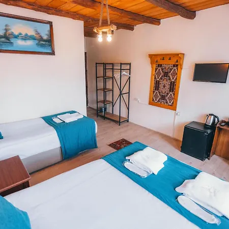 Turbel Cave House Аванос