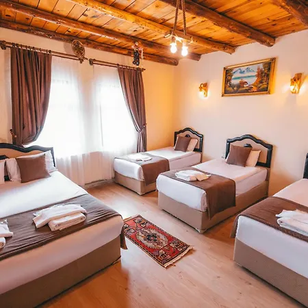 Turbel Cave House Аванос