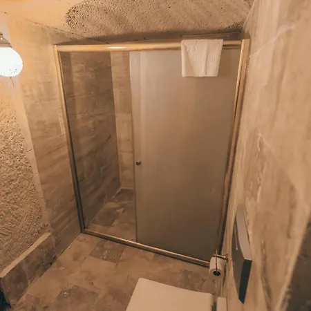 Turbel Cave House Аванос