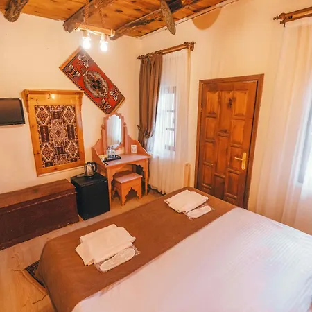 Turbel Cave House Hotel *