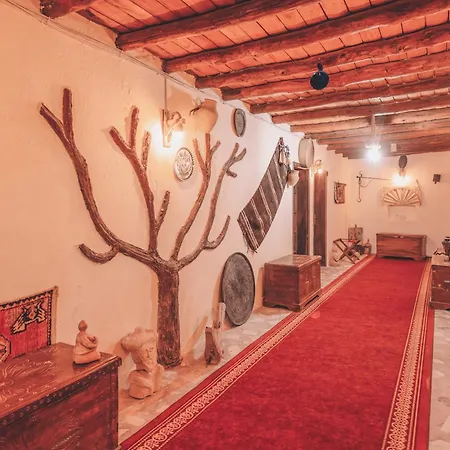 Turbel Cave House Аванос